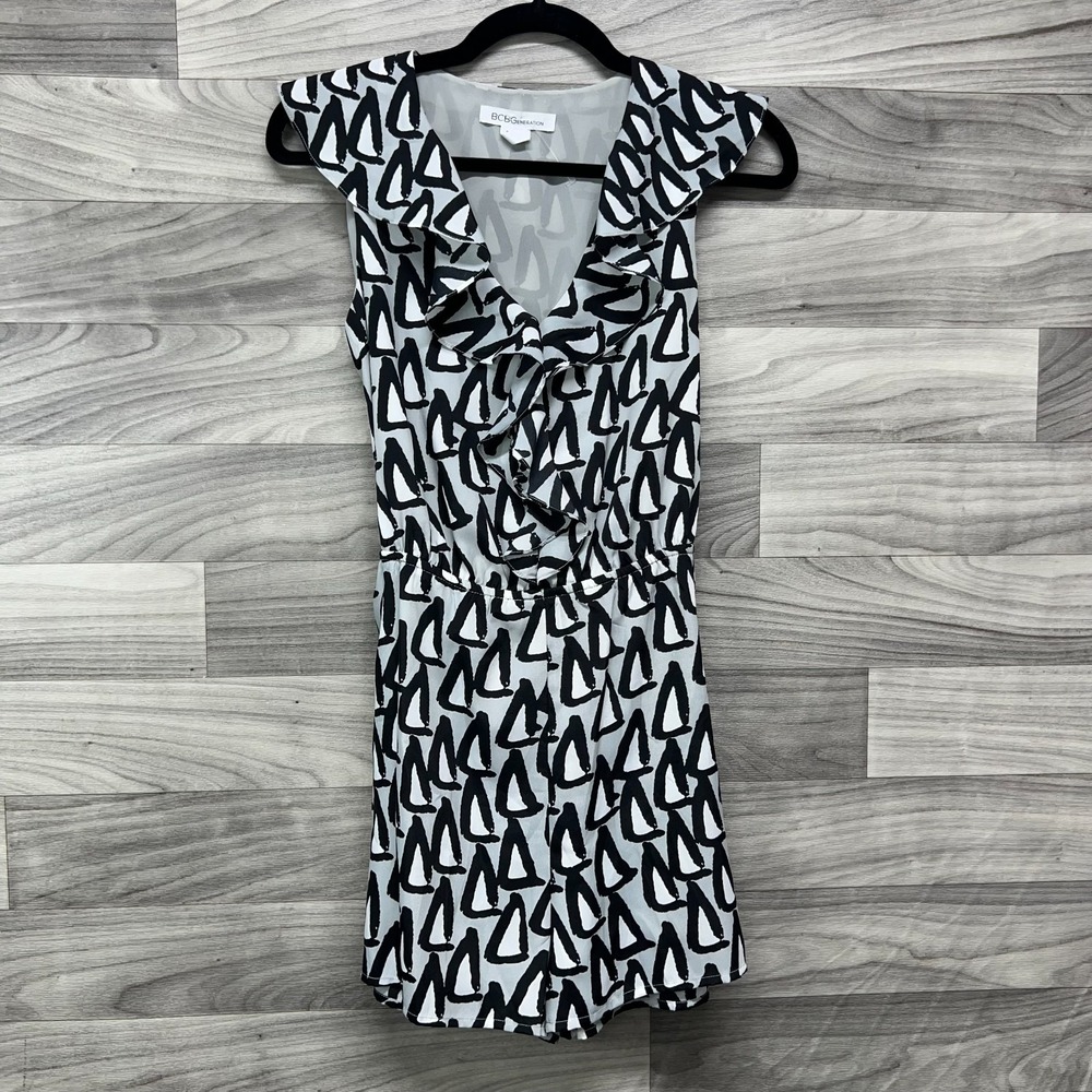 Bcbgeneration Mini Dress Women XS Gray Geometric Print Ruffle V-Neck Sleeveless